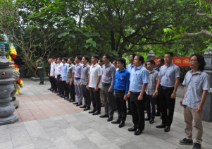 Ban Quản lý Vườn Quốc gia Phong Nha – Kẻ Bàng tổ chức Lễ dâng hương tri ân các Anh hùng liệt sĩ nhân kỷ niệm 50 năm Ngày Giải phóng miền Nam, thống nhất đất nước (30/4/1975 – 30/4/2025)