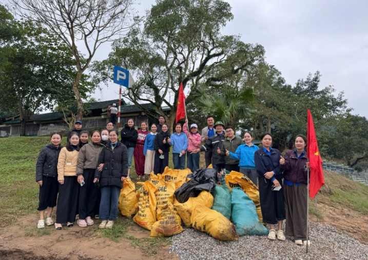 Đoàn cơ sở VQG Phong Nha – Kẻ Bàng ra quân tổng dọn vệ sinh môi trường chào đón năm mới 2026