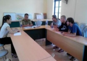 Kiểm lâm VQG Phong Nha – Kẻ Bàng tiếp tục xử phạt 3 đối tượng người nước ngoài đi du lịch trái phép trong rừng đặc dụng