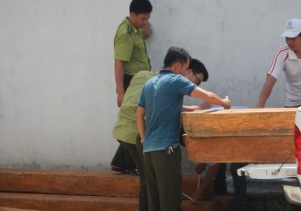 Phong Nha – Kẻ Bàng: Bắt giữ ô tô chở đầy gỗ lậu