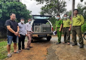 Người dân tự nguyên giao nộp động vật hoang dã cho cơ quan chức năng để cứu hộ