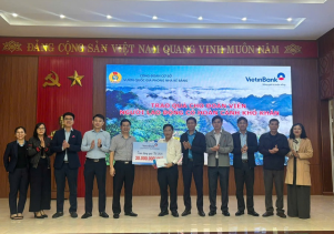Ngân hàng Vietinbank chi nhánh Quảng Bình trao quà Tết cho đoàn viên, người lao động có hoàn cảnh khó khăn tại BQL VQG Phong Nha - Kẻ Bàng