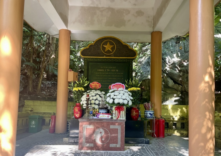 Bài thuyết minh tại di tích Hang Y Tá