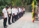 Đoàn công tác Tỉnh uỷ Quảng Trị dâng hương tri ân các Anh hùng liệt sĩ tại Đền tưởng niệm Đường 20 - Quyết Thắng và Hang Tám Cô