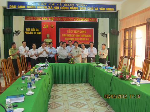 anh ky hop dong 3.JPG