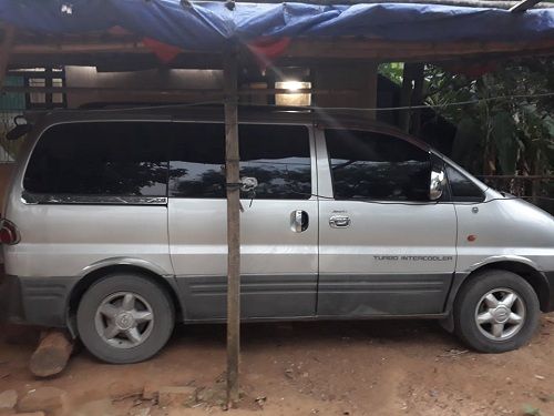 A silver van parked under a canopy

Description automatically generated