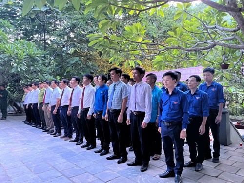 https://phongnhakebang.vn/uploads/news/2022_10/hang-tam-co1.jpg?1666599611360