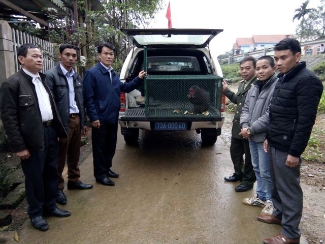 A group of men standing next to a car

Description automatically generated