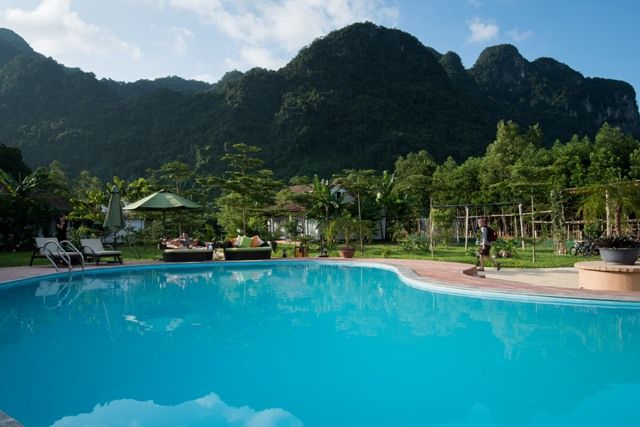 A pool with mountains in the background Description automatically generated