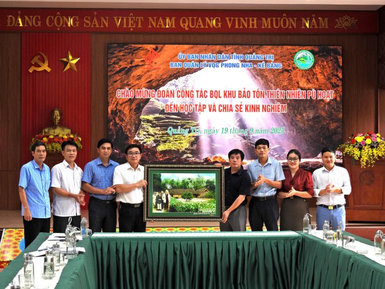 BQL VQG Phong Nha – Kẻ Bàng tiếp và làm việc với đoàn công tác Ban quản lý Khu Bảo tồn Thiên nhiên Pù Hoạt